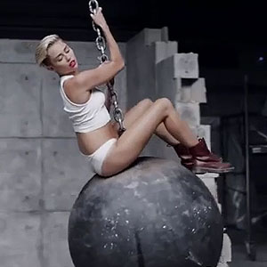 Miley Cyrus - Wrecking Ball (1080p)