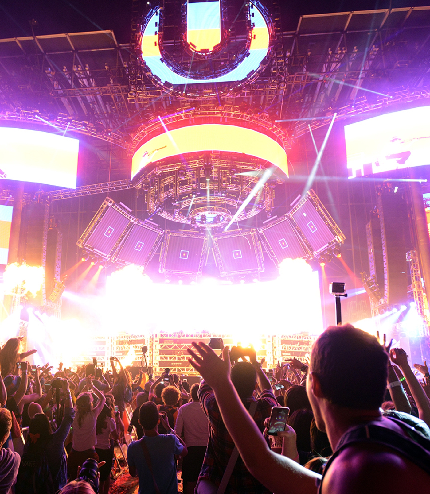 Ultra Music Festival Miami 2017 Day 1 Youngr* episode artwork